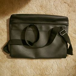 Kenneth Cole REACTION Crossbody Leather Bag (15" Laptop & Tablet )