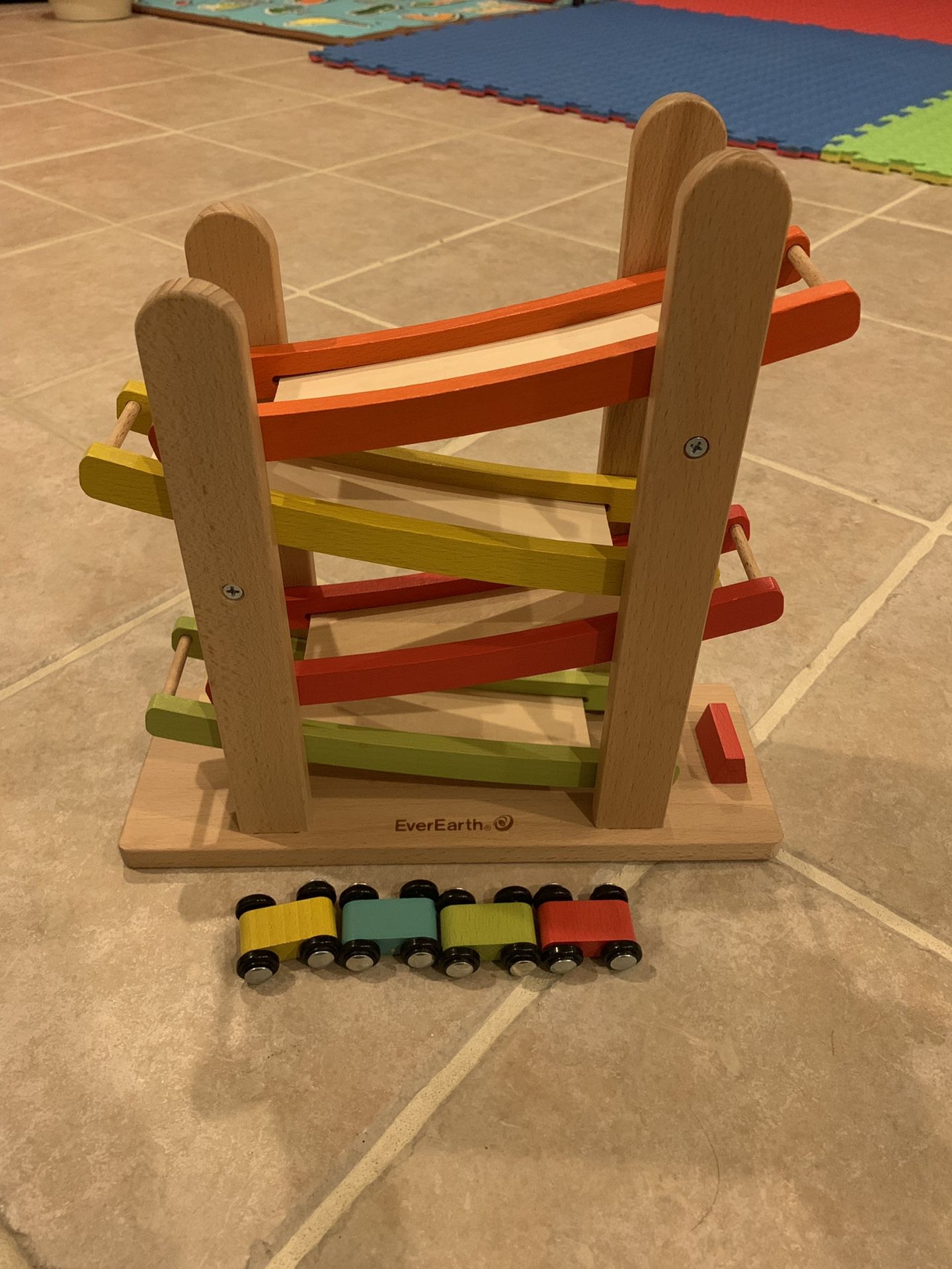 Everearth wooden race ramp with cars