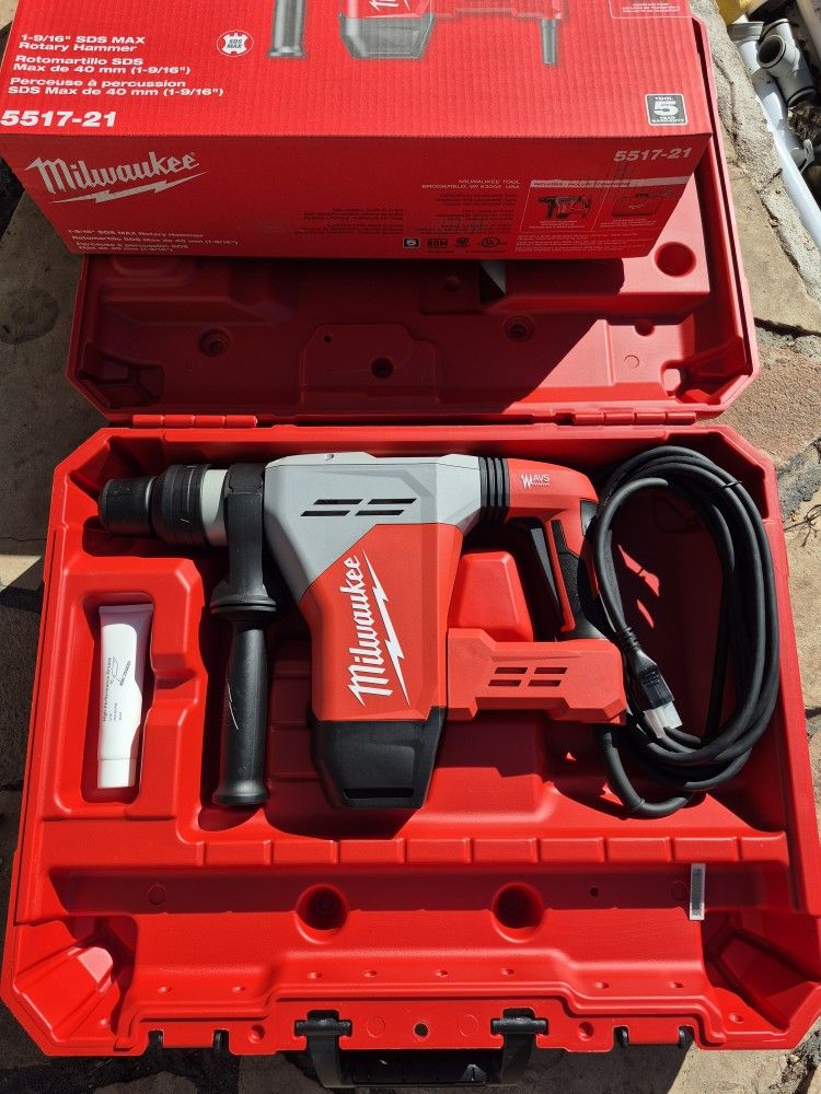 Milwaukee 1-9/16 in. SDS-Max Rotary Hammer Drill 