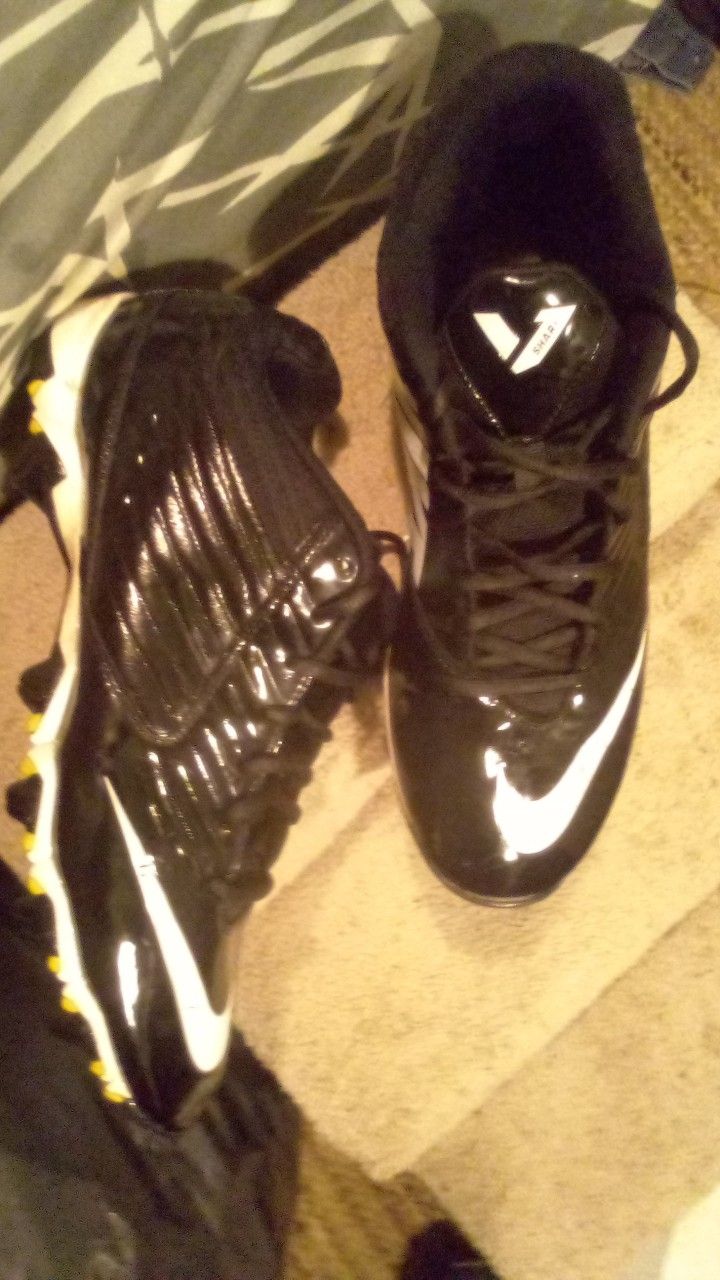 Football Or Soccer Cleats.Size