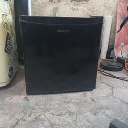Mini Fridge/Freezer 