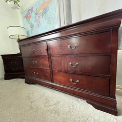 Dresser and Nightstand For Sale! ($80 - Dresser and $40 For Nightstand)