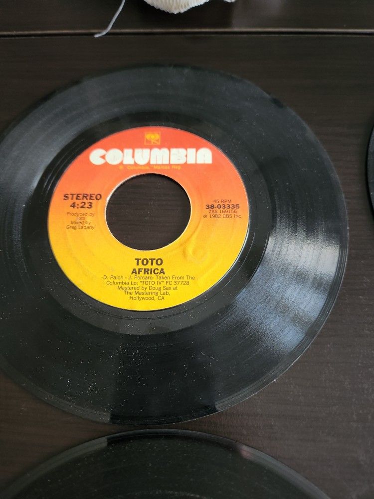 Collection Of 29 45 Records Including Toto, Hall & Oates, Styx