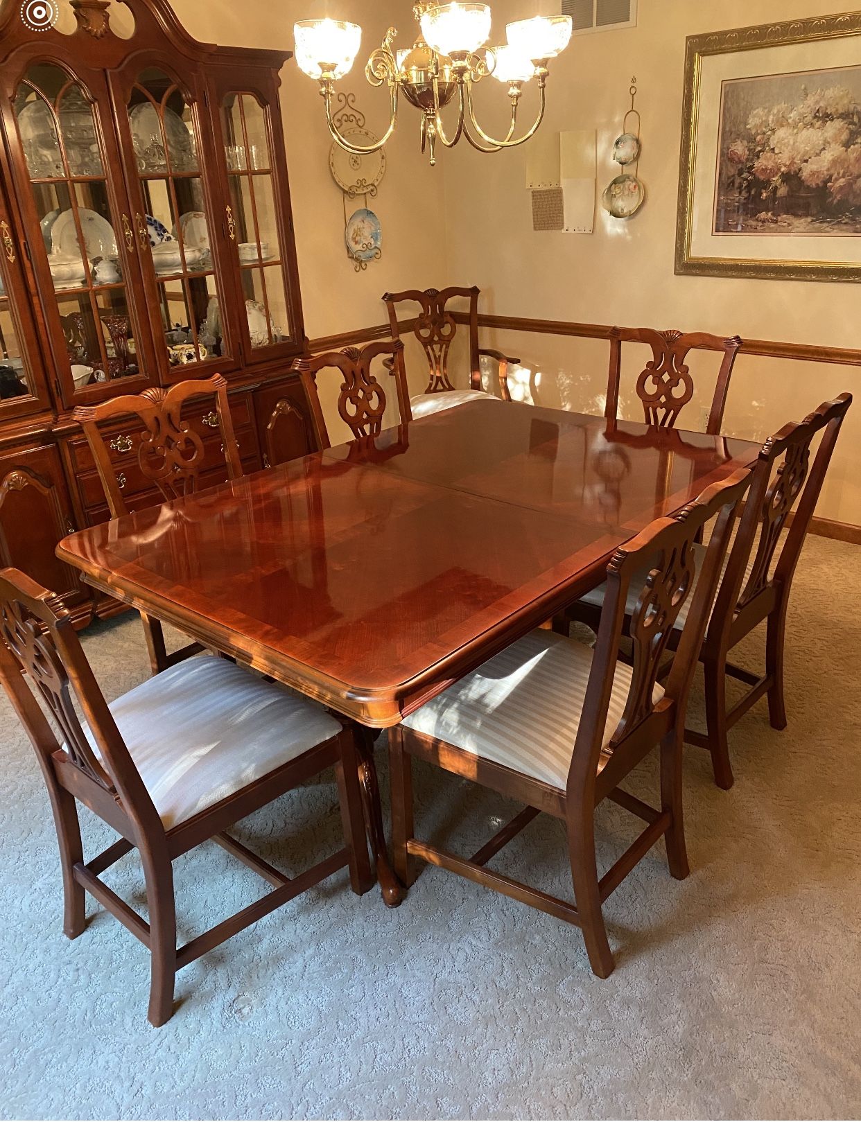 Pads for dining room tables