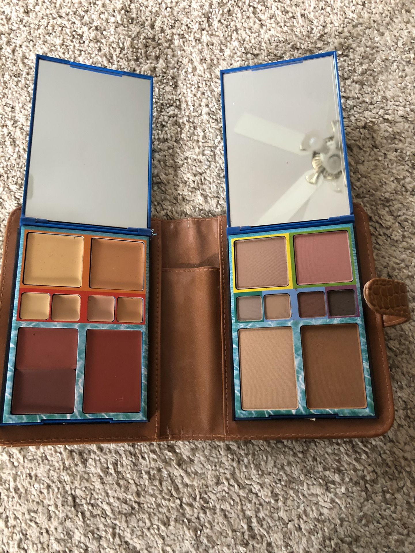 Laura hutton Makeup Kit