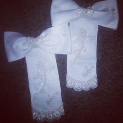Traditional wedding church arm accessories