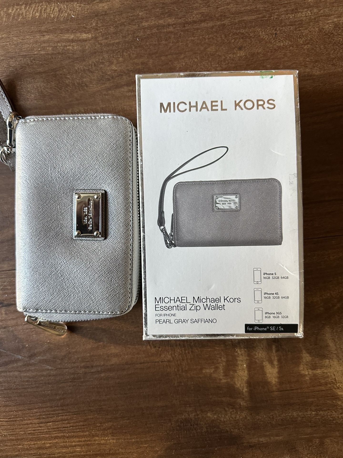 Michael Kors Essential Zip wallet