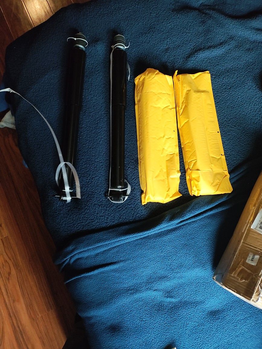 99-04 Jeep Grand Cherokee Front And Rear Shocks