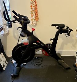 Peloton Bike 3rd Gen 2022 – 11 Rides, Astoria NY