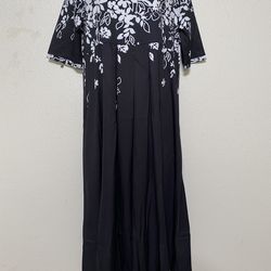 Black and White V Neck Dress (Size: M)