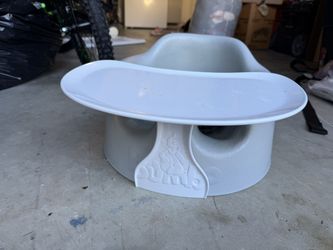 Baby floor seat with tray