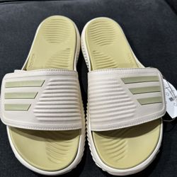 Size 9 Men Sandals Adidas