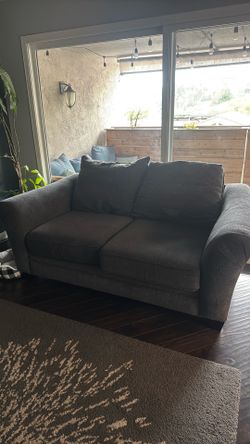 Couch (love seat)