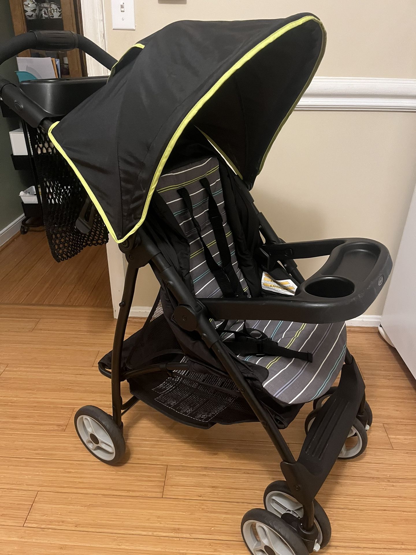 Graco Folding Stroller - Excellent Condition