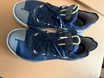 Under Armour Low-Top Basketball Sneakers size men 9.5