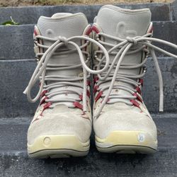 Burton Women’s Snowboard Boots Size 9 