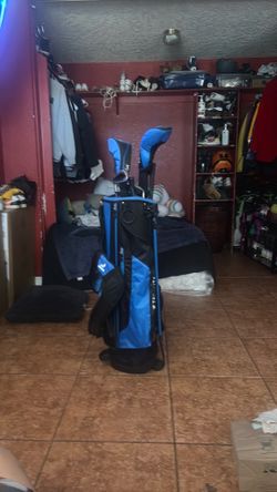 Right handed golf club set