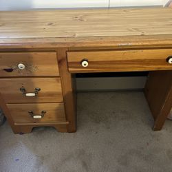 Free 4 Draw Desk 