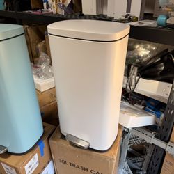 30 Liter Step Trash Can – Clean & Modern Style