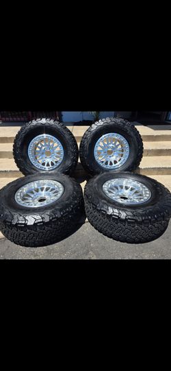 17" KM445 Impact beadlocks w/ 33" BfGoodrich used tires