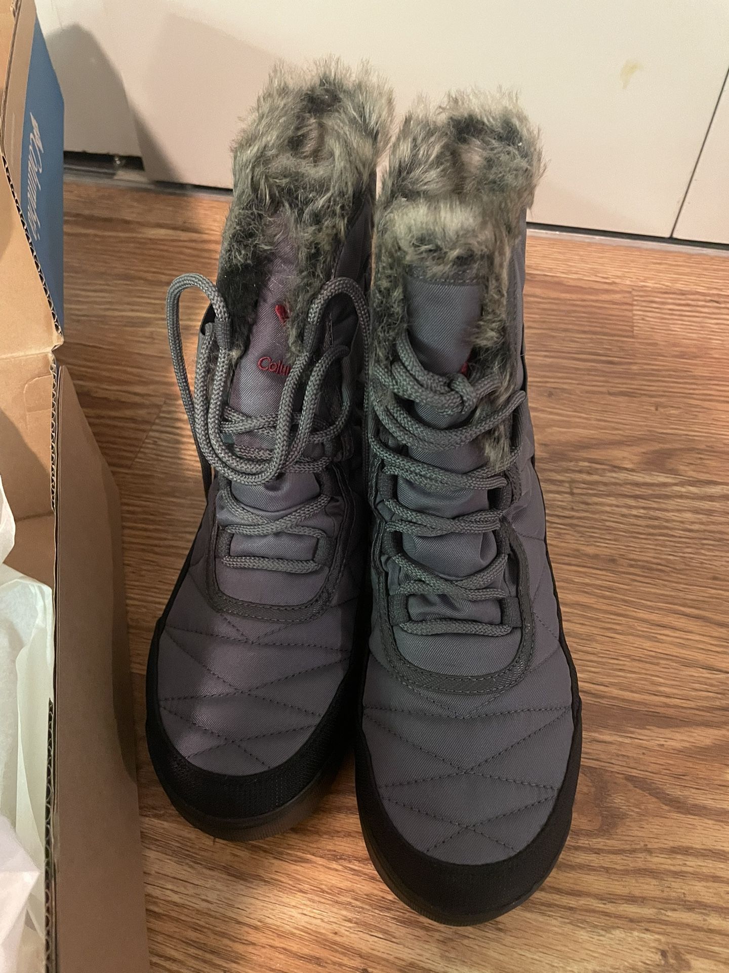 Women’s Columbia Winter Boots. Size 10.5
