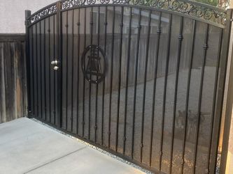 Gate
