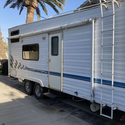 Weekend Warrior Toy Hauler 2001   22”