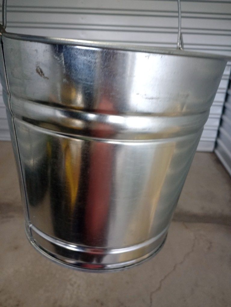 Buckets 15 For Mum's