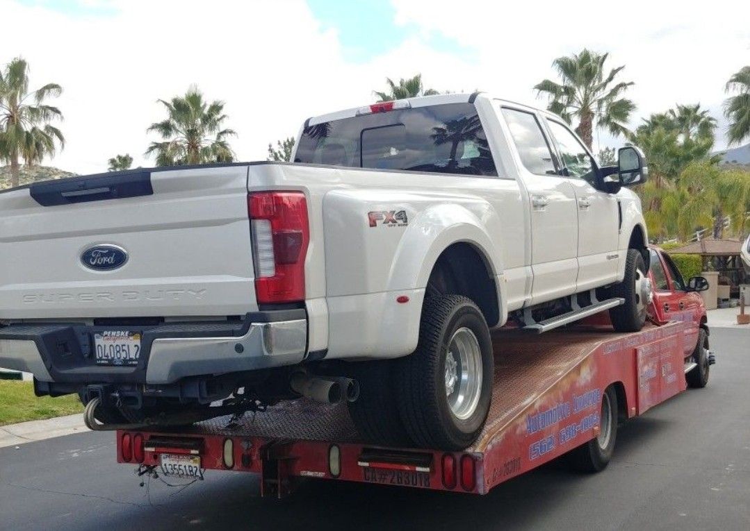 Towing, Fifth Wheel, Grua, Gooseneck Services.