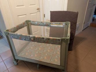 Graco Pack&Play. Easy Folding Portable Crib