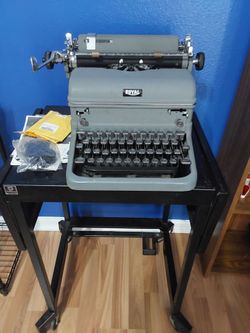 VINTAGE ROYAL KMG MANUAL TYPEWRITER WITH  VINTAGE STAND AND EXTRAS