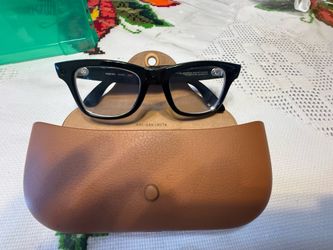 Ray-ban Meta AI Smart Glasses - Black Wayfarer- With charging case