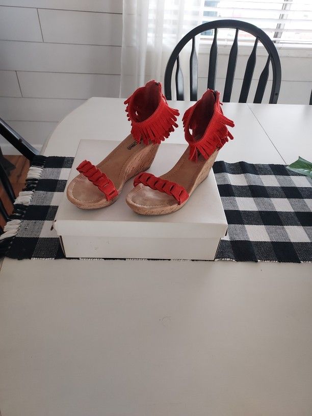 Minnetonka Swede Stacked Heels 