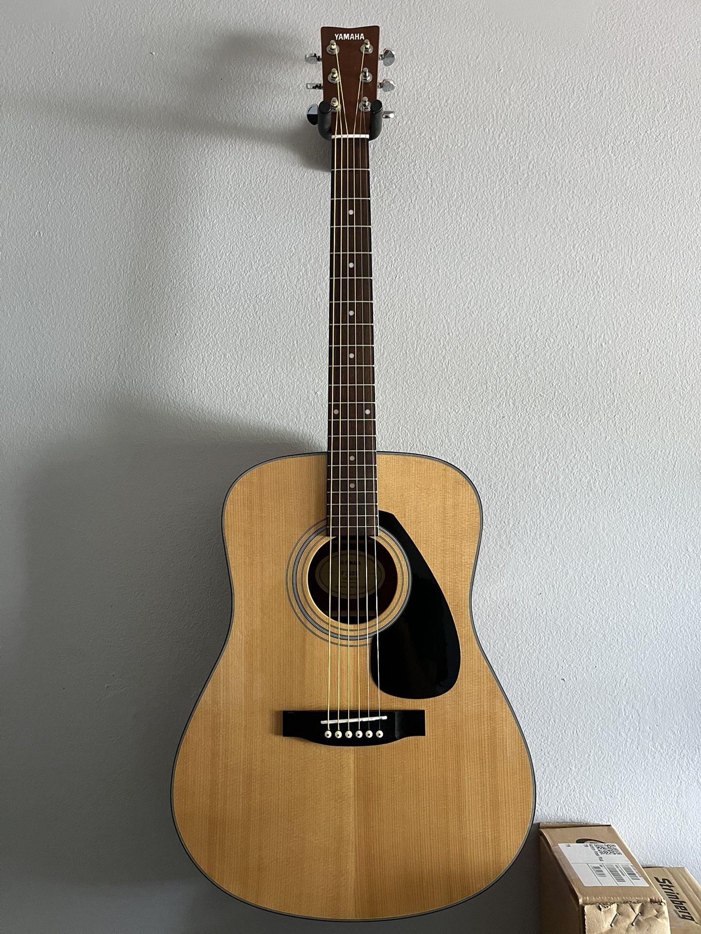 Yamaha F325D Acoustic Guitar