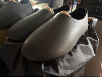 Yzy SL-01 slip on size 12