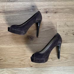 Brown suede Guess heel 