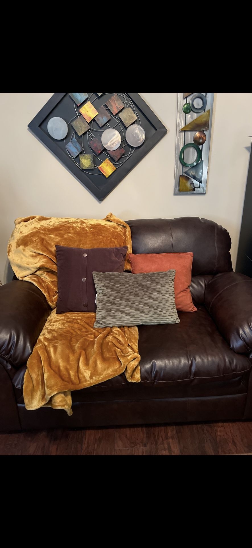 Furniture sofa and loveseat