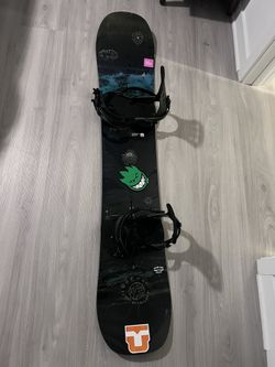 Burton Flight Attendant 159W Snowboard and Union Force Bindings