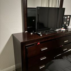 Bedroom Furniture Set