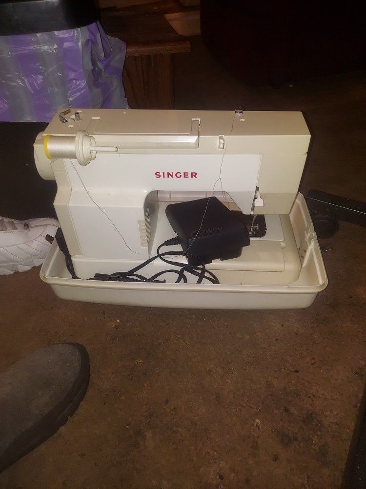 Singer 5825c  Sewing Machìñe