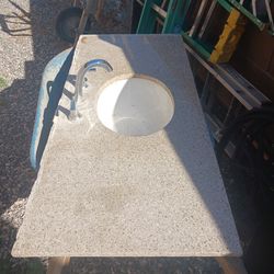Clean sink with countertop no damages $60 cash only pls must pick up Broadway and apache buckeye az