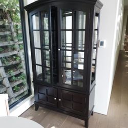 Glass Shelves Chest.