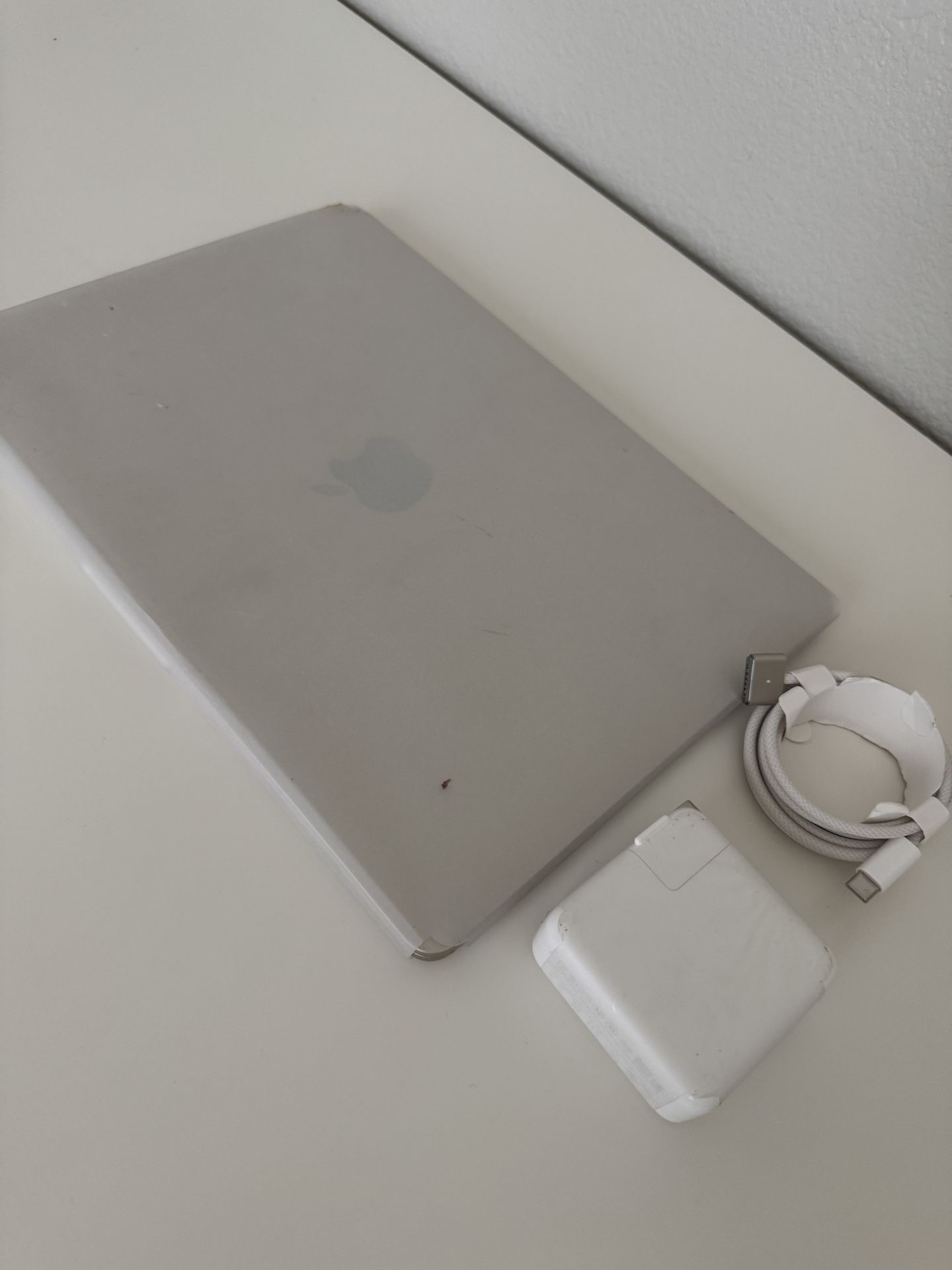 Apple MacBook Air 13-inch M4 Chip, 2025 Model! 16GB, 256GB! Brand New 
