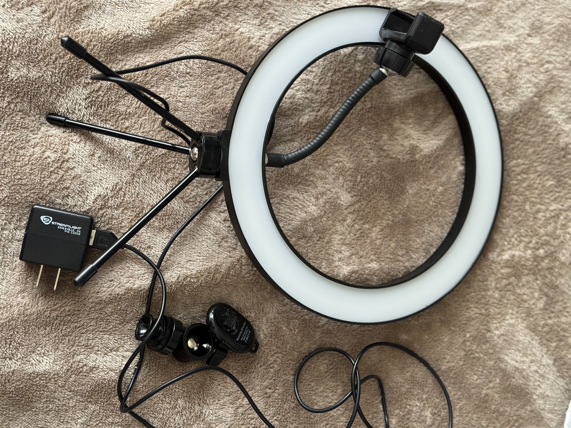 Circle Light With Phone Holder