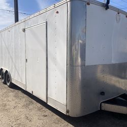 2008 24’ INTERSTATE ENCLOSED TRAILER ON 2-5200 LBS TORSION AXLES 