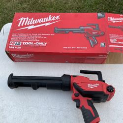 Milwaukee Cordless M12 Coulking Gun Tool Only 