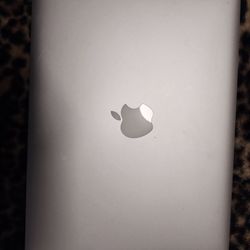 MACBOOK AIR