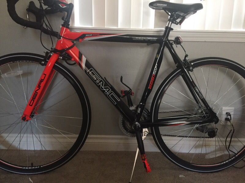 22.5" GMC Denali 700c Men's Road Bike, Black/Orange