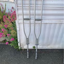 Free Crutches