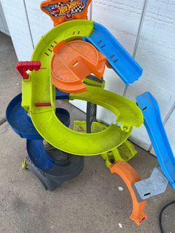 Hot Wheels Multi Level Race Track Tower Toy Cars